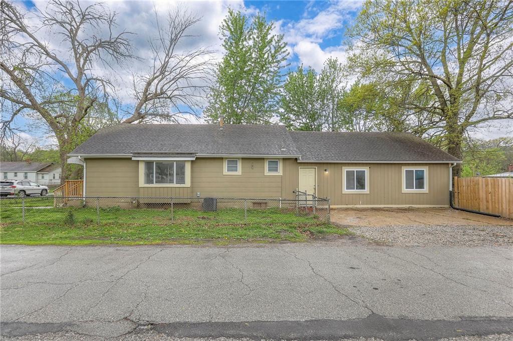 Listing Photo MLS #HMS2545137