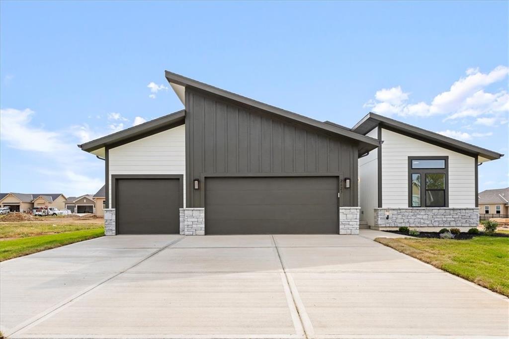 Listing Photo MLS #HMS2545996