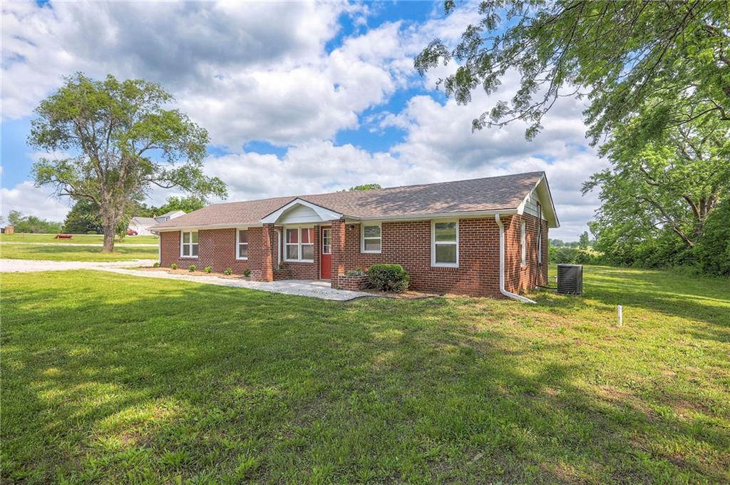 Listing Photo MLS #HMS2553568