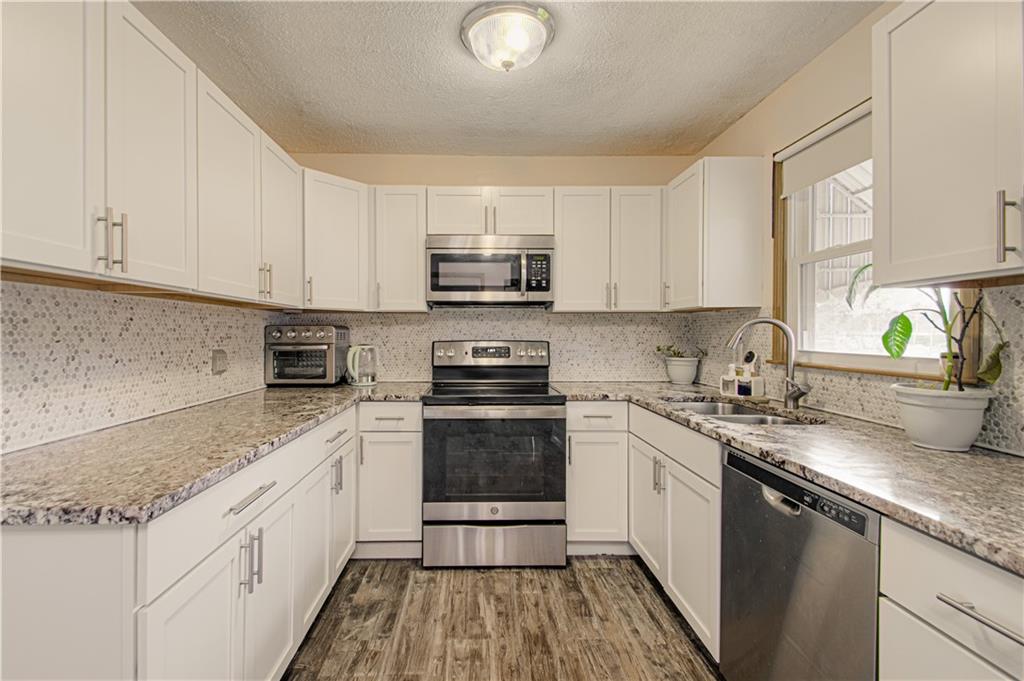 Listing Photo MLS #HMS2553820