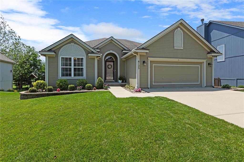 Listing Photo MLS #HMS2555053
