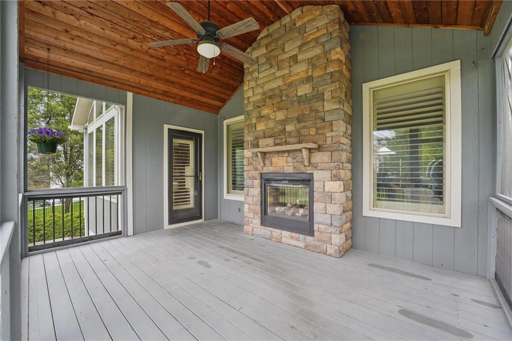 Listing Photo MLS #HMS2555551