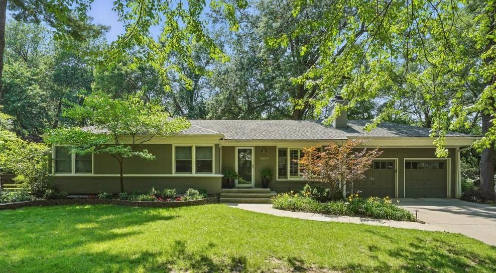 Listing Photo MLS #HMS2555801