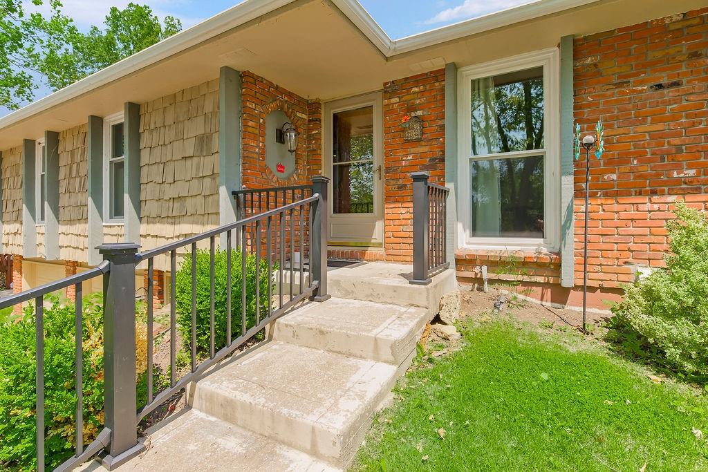 Listing Photo MLS #HMS2555927