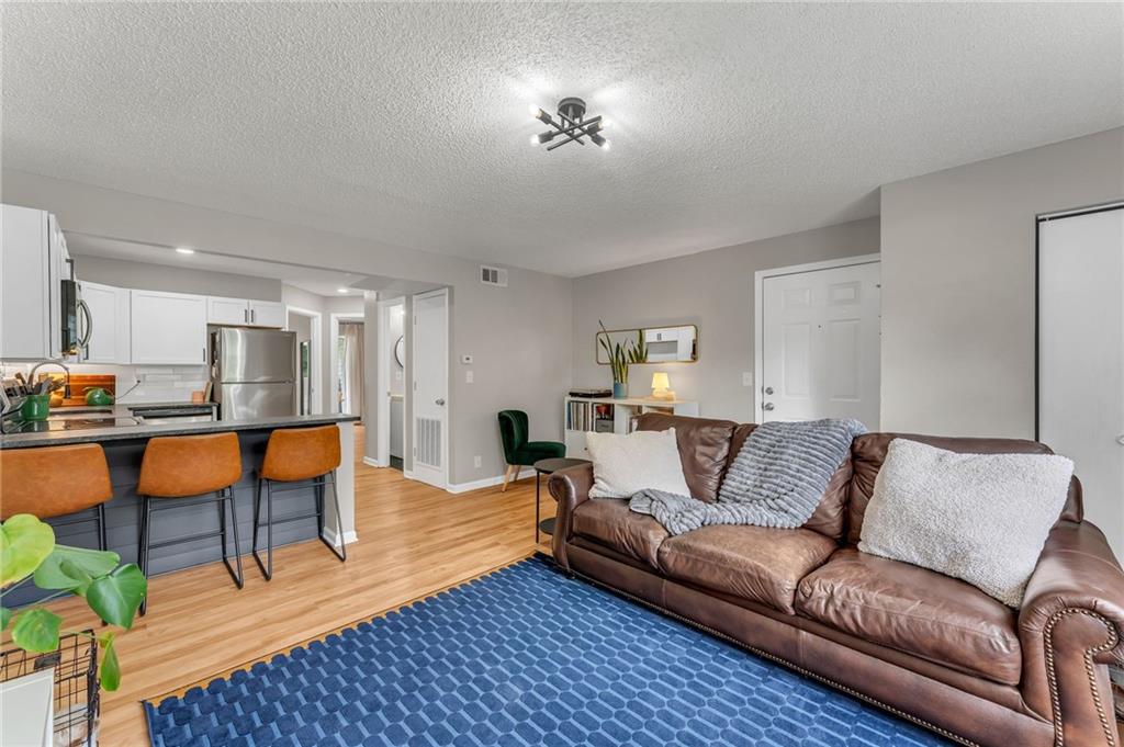Listing Photo MLS #HMS2556546