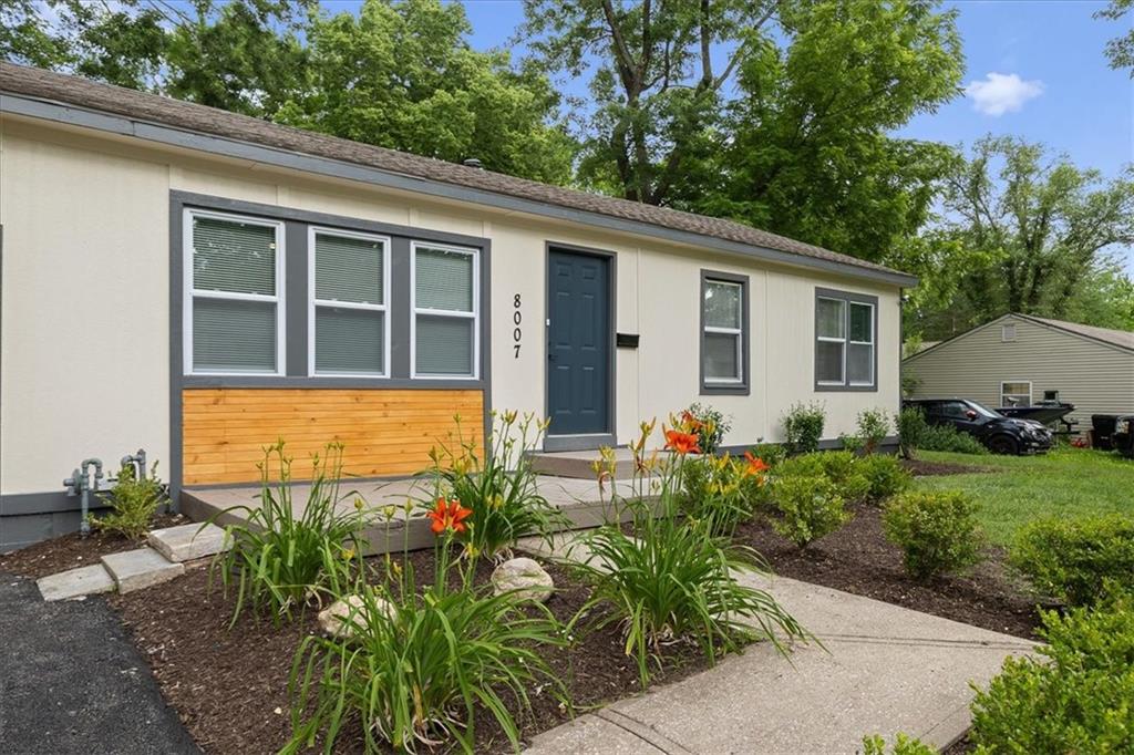 Listing Photo MLS #HMS2556750
