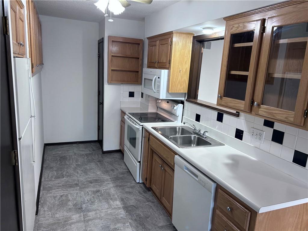 Listing Photo MLS #HMS2557315