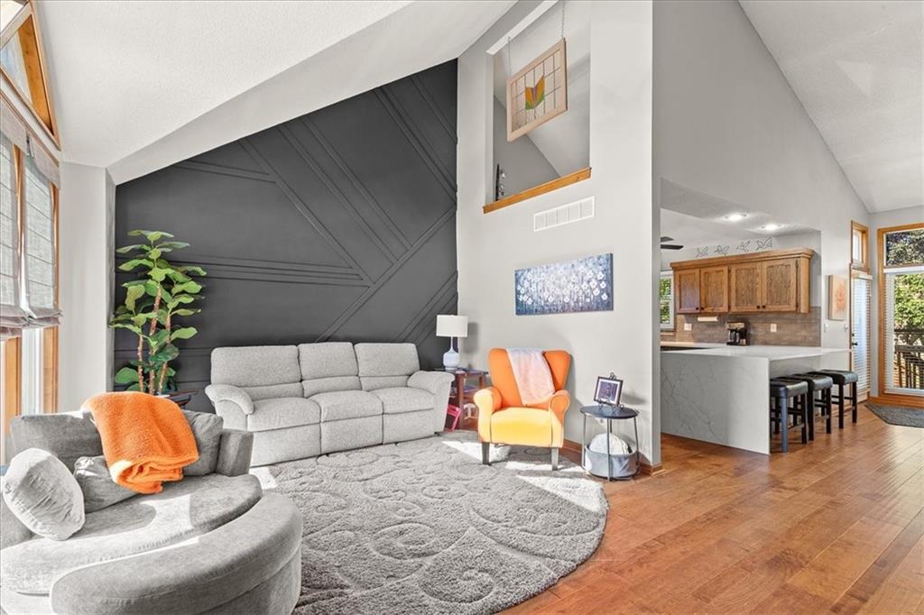 Listing Photo MLS #HMS2561489