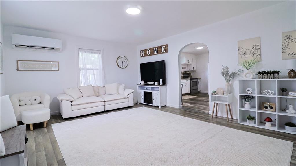 Listing Photo MLS #HMS2563816