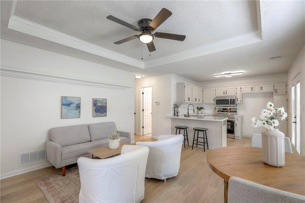Listing Photo MLS #HMS2565779