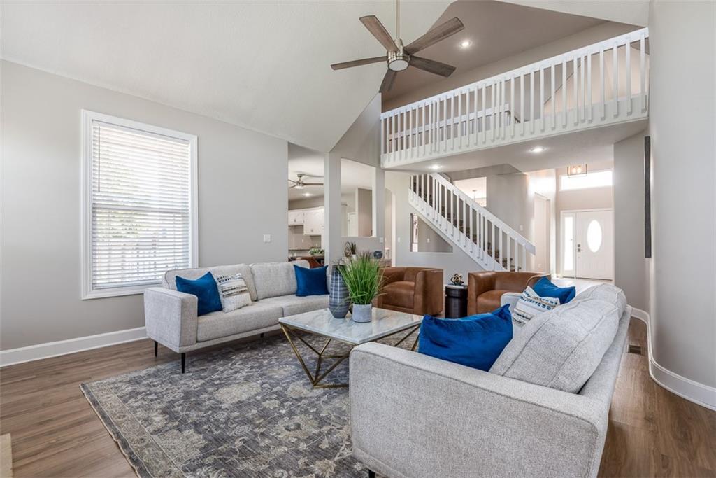 Listing Photo MLS #HMS2567213