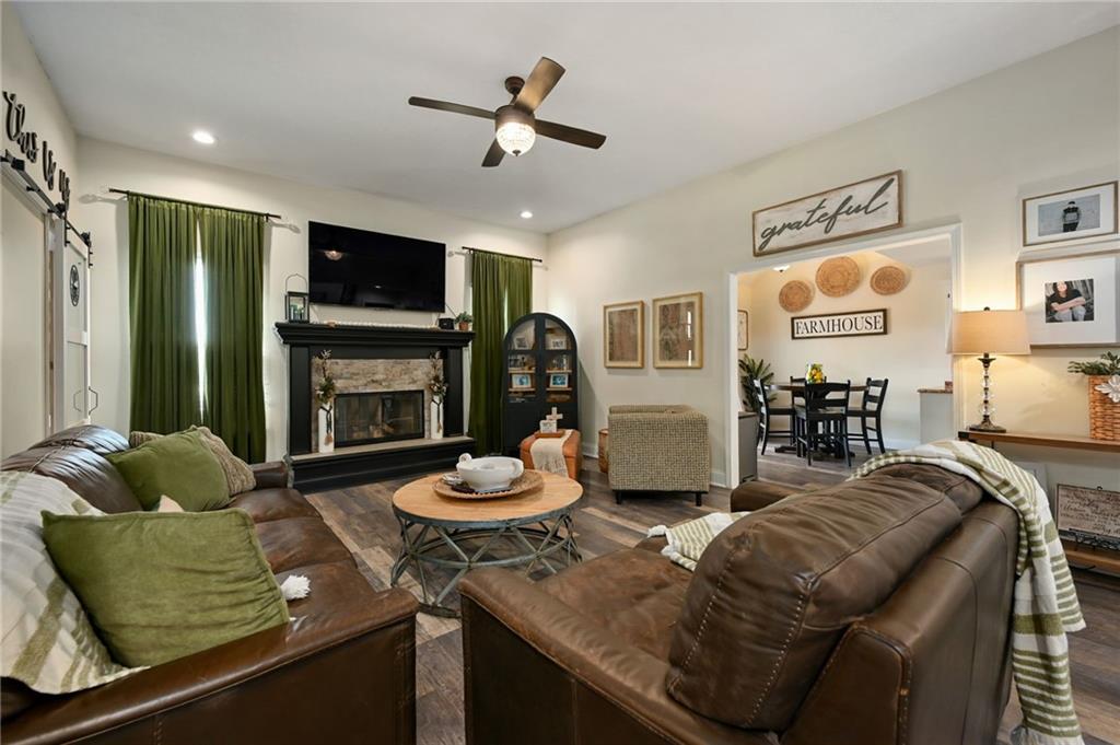 Listing Photo MLS #HMS2567730