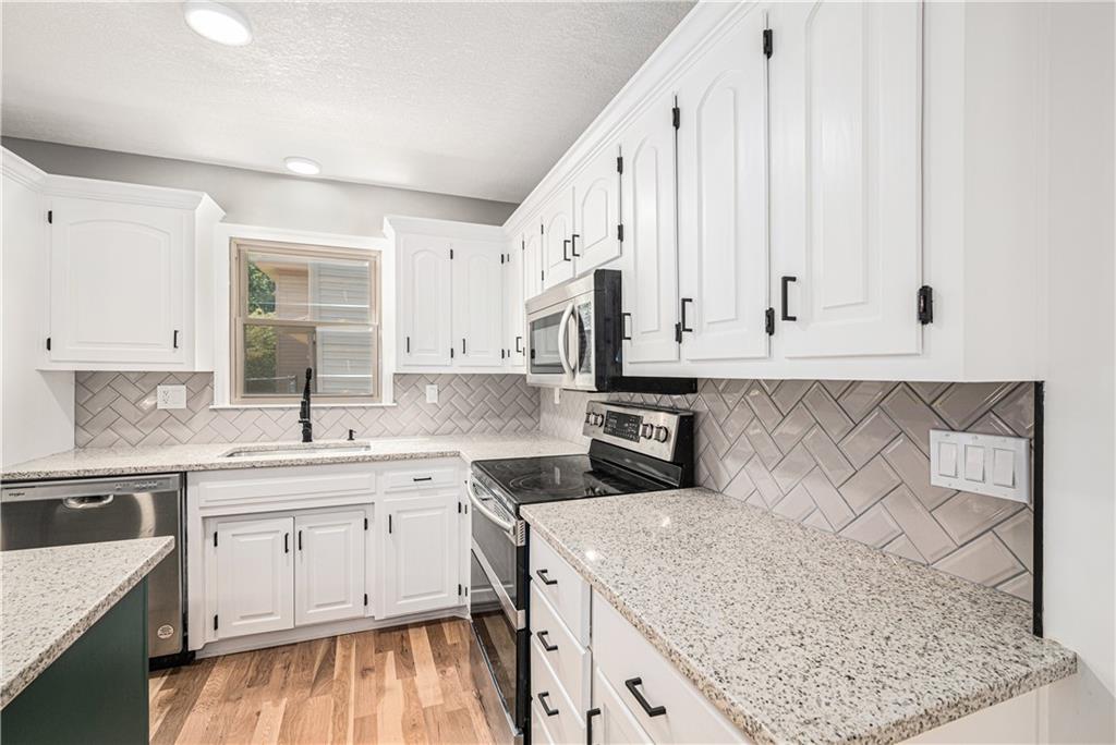 Listing Photo MLS #HMS2569628