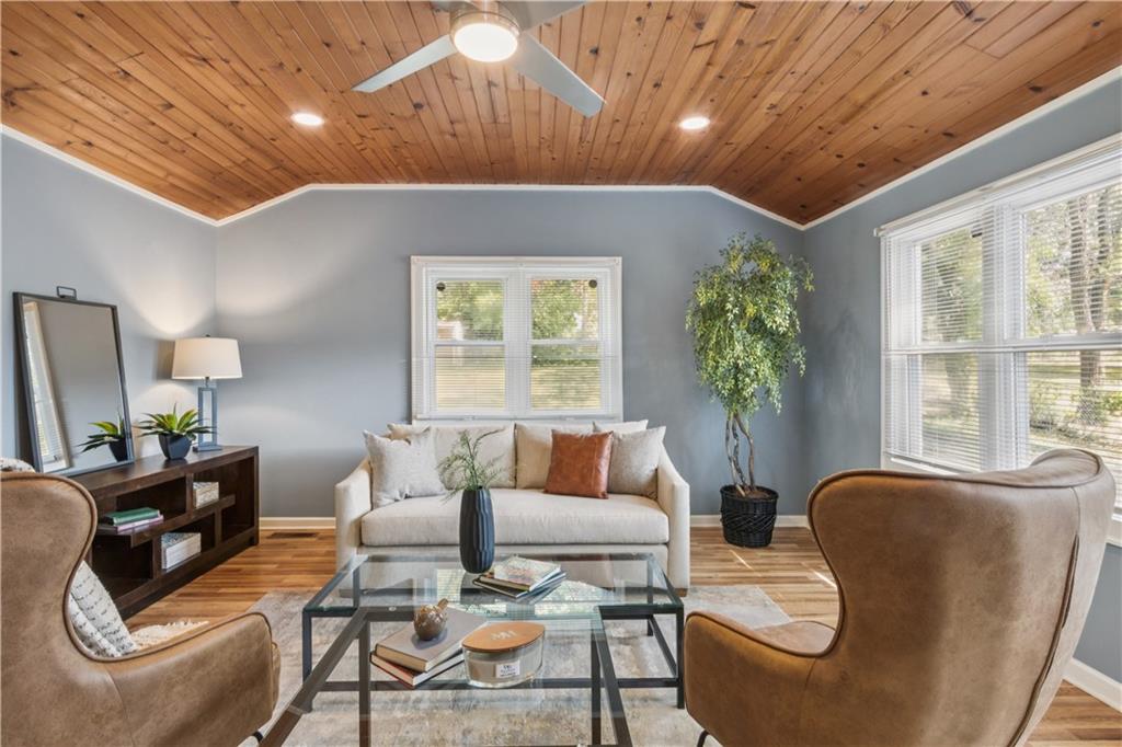 Listing Photo MLS #HMS2570719