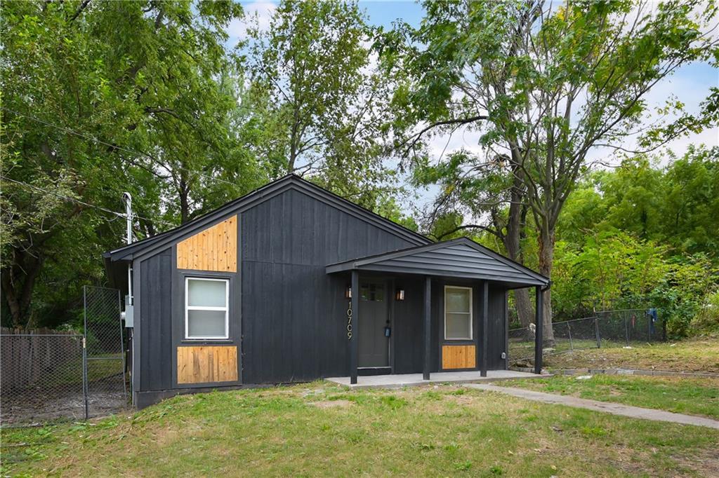 Listing Photo MLS #HMS2572505