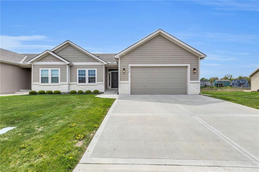 Listing Photo MLS #HMS2573887