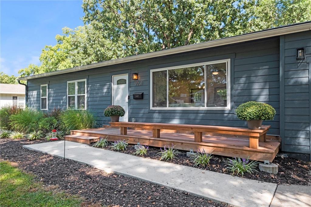 Listing Photo MLS #HMS2573932