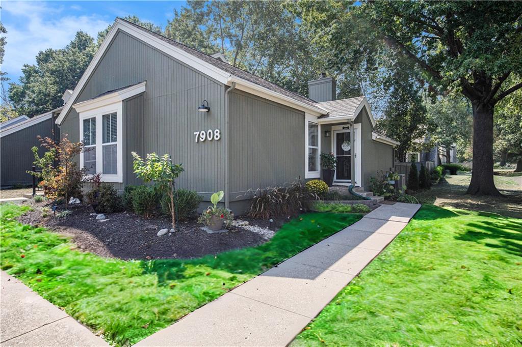 Listing Photo MLS #HMS2575147