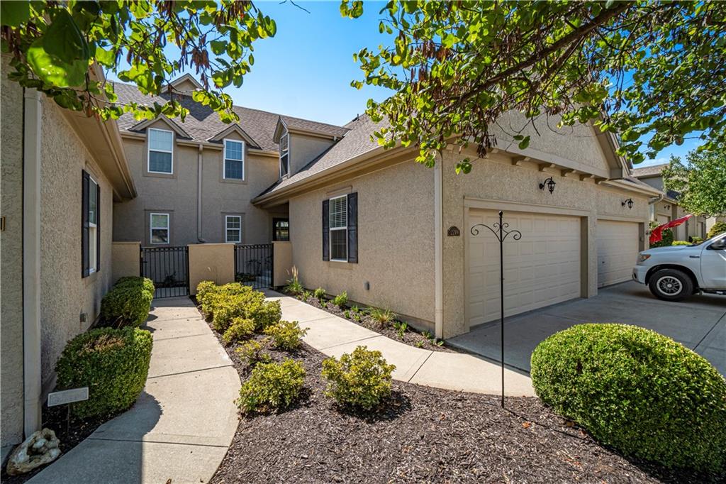 Listing Photo MLS #HMS2575183