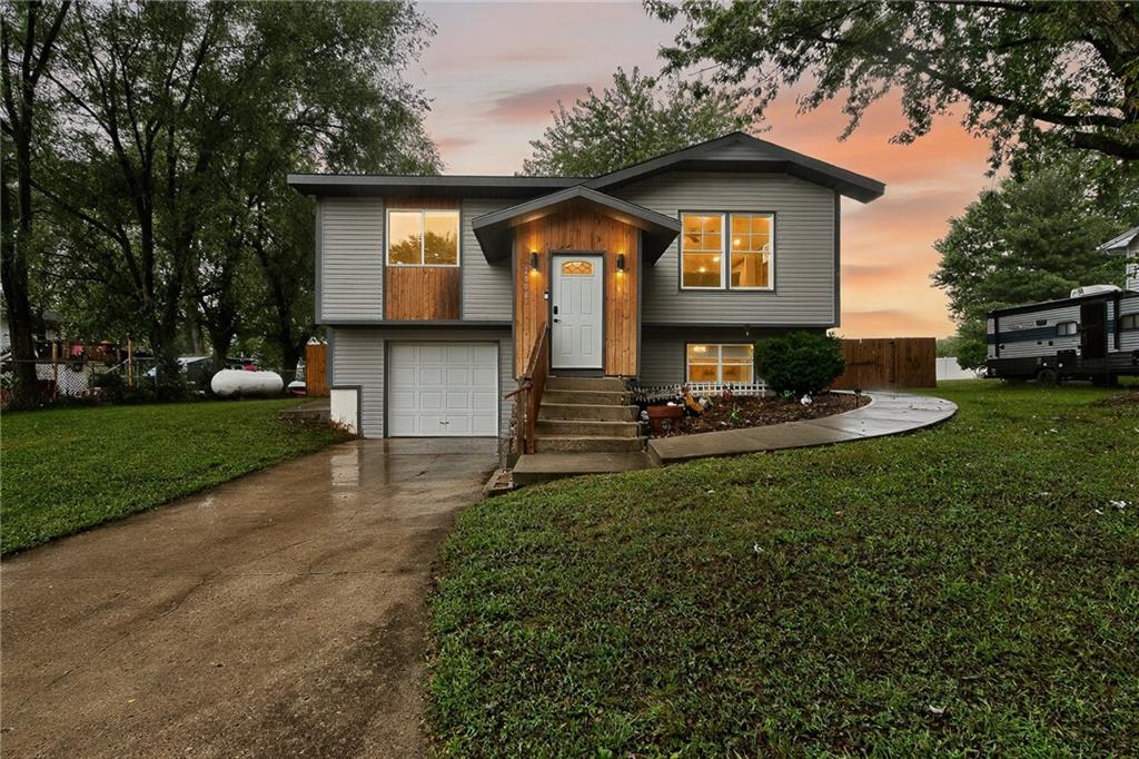 Listing Photo MLS #HMS2577093