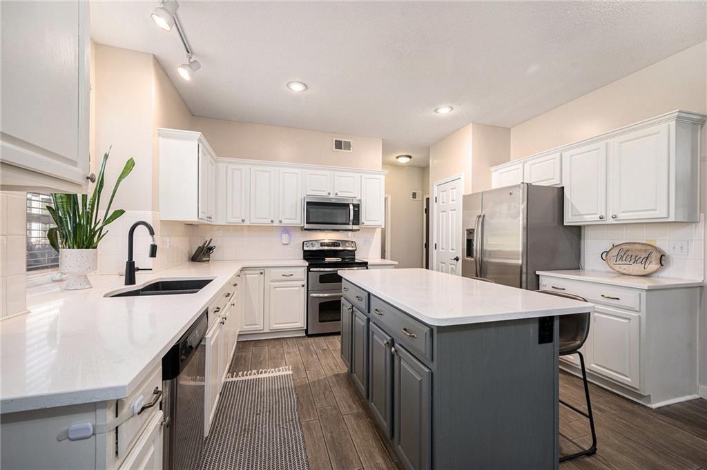 Listing Photo MLS #HMS2579479