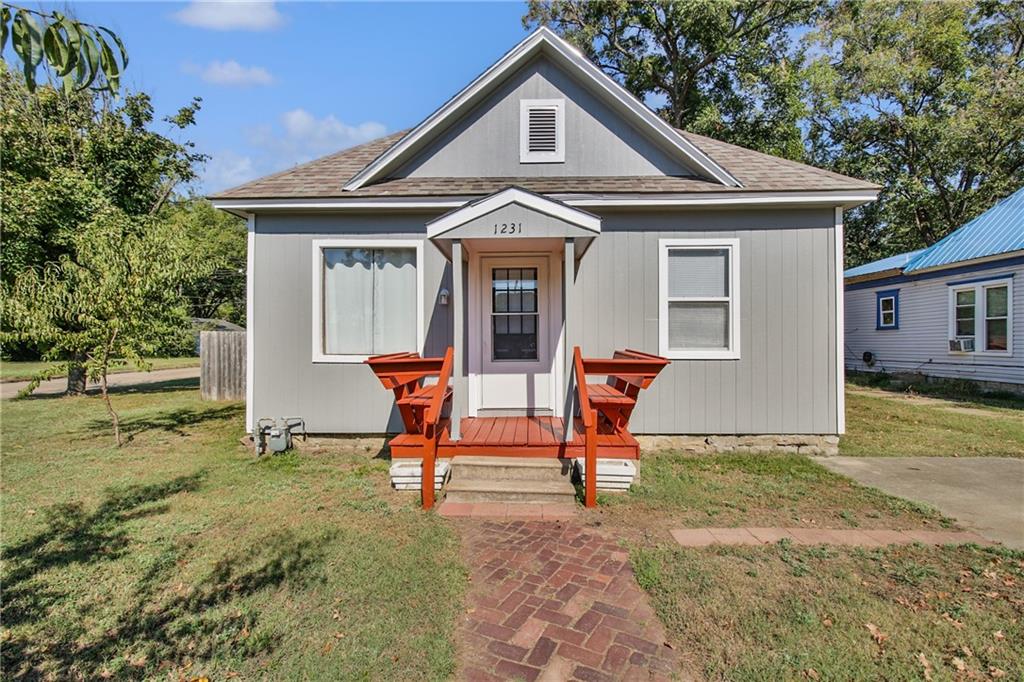 Listing Photo MLS #HMS2581843