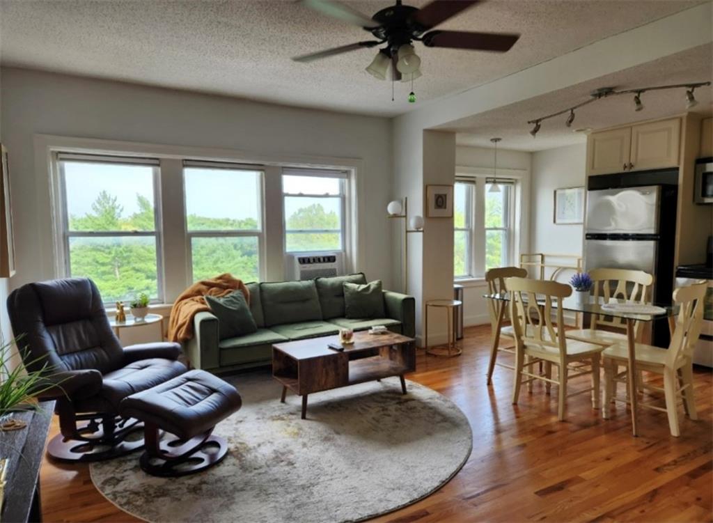 Listing Photo MLS #HMS2582721