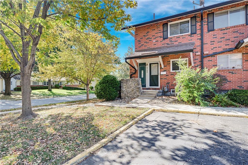 Listing Photo MLS #HMS2583293