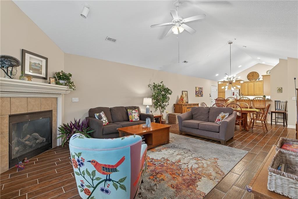 Listing Photo MLS #HMS2584120