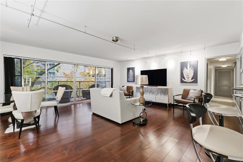 Listing Photo MLS #HMS2602341