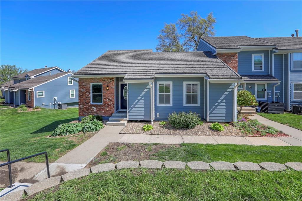 Listing Photo MLS #HMS2610710