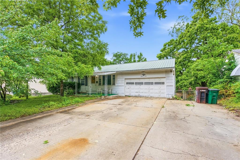 Listing Photo MLS #HMS2612053