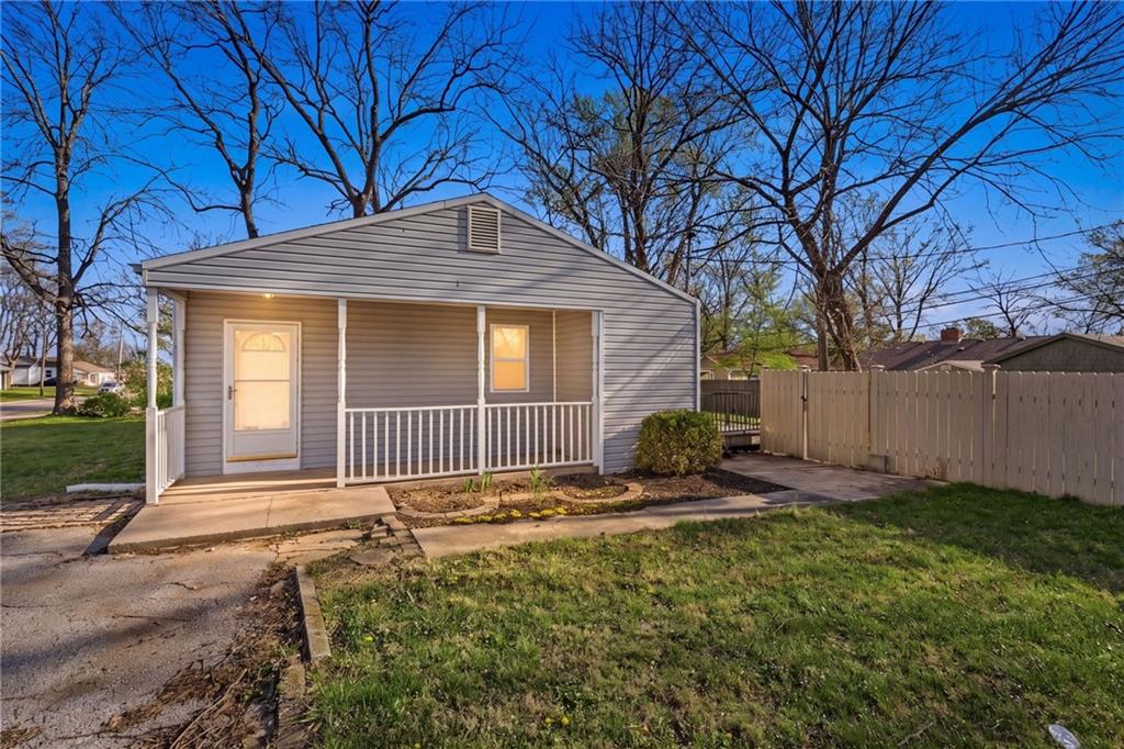 Listing Photo MLS #HMS2612795