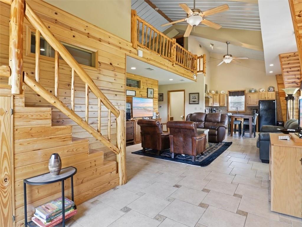 Listing Photo MLS #HMS2613677