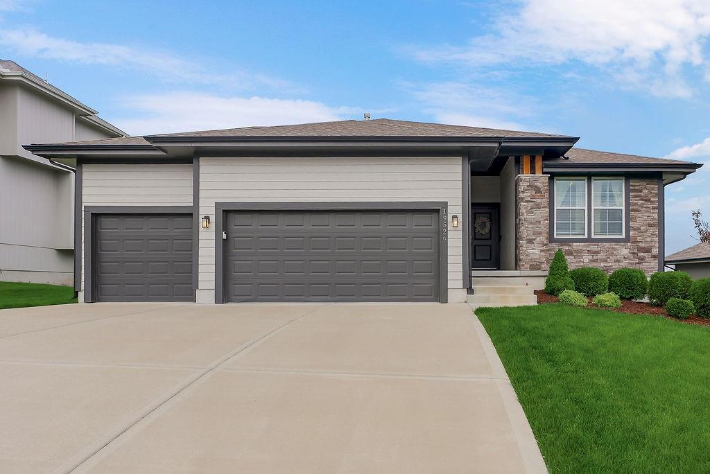 Listing Photo MLS #HMS2617950