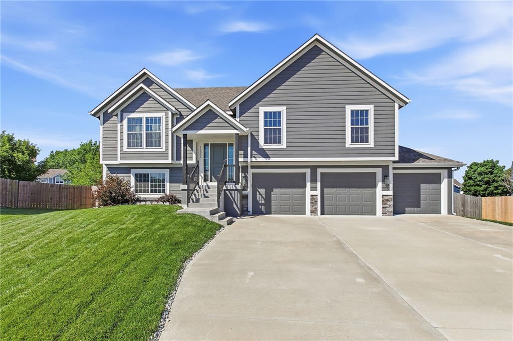 Listing Photo MLS #HMS2621596