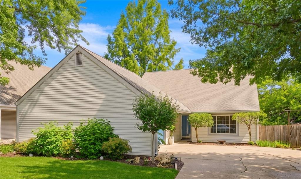 Listing Photo MLS #HMS2628501