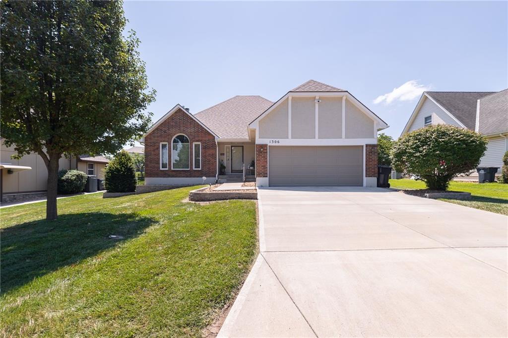 Listing Photo MLS #HMS2630055