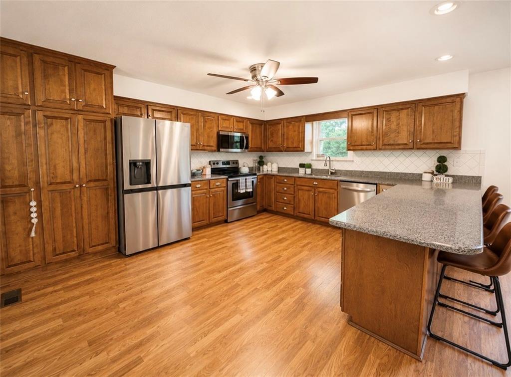 Listing Photo MLS #HMS2632281