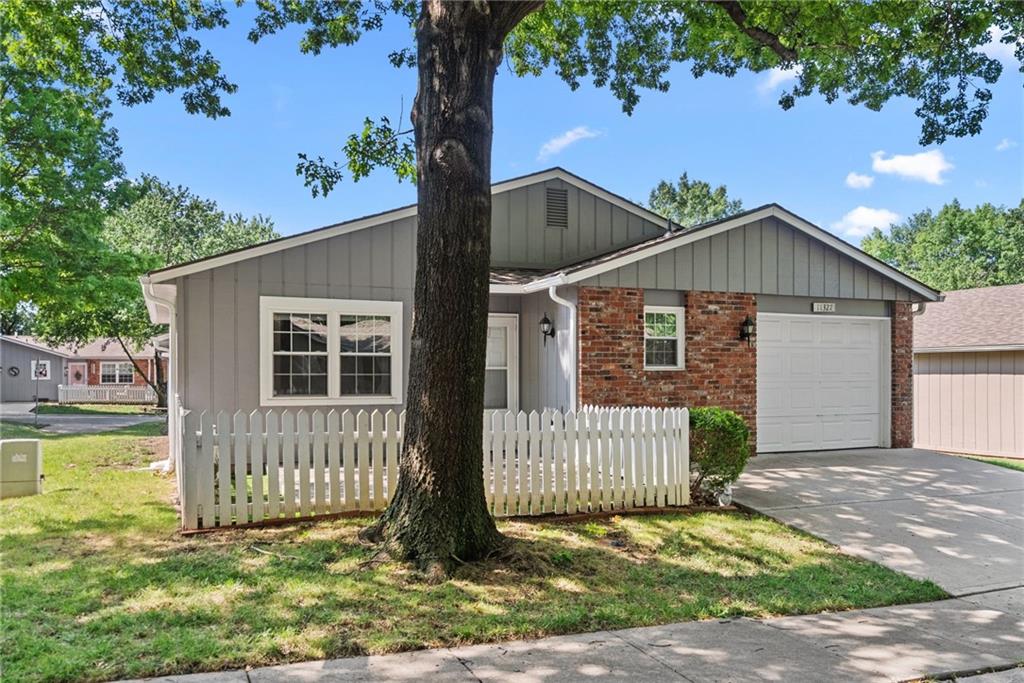 Listing Photo MLS #HMS2633396